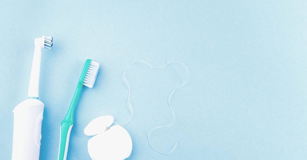 Bristle to Bristle Manual vs Electronic Toothbrushes Esthetique Dental